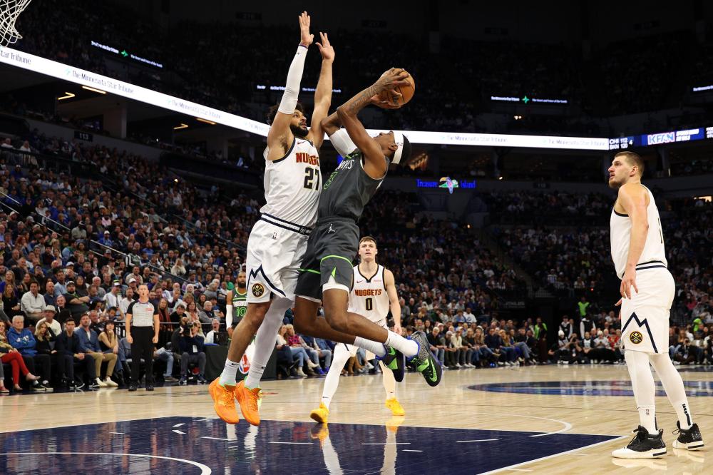 虽然他的身 虽然他的身