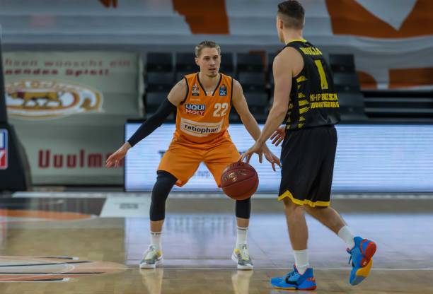 更加贴近F 更加贴近F